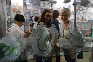 Выставка изделий Коростенского фарфорового завода, Коростень